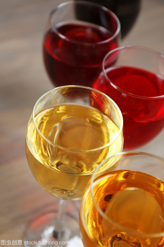 色彩之魅 葡萄酒杯、飲料與茶葉中的色彩藝術